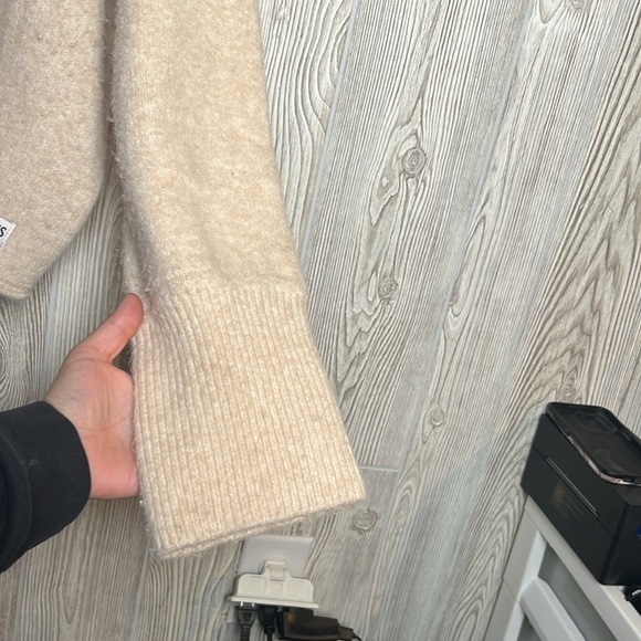 Women's Beige Sweater Oversize Sweater BDG Urban Outfitters Box Fit Size Large - Picture 4 of 5